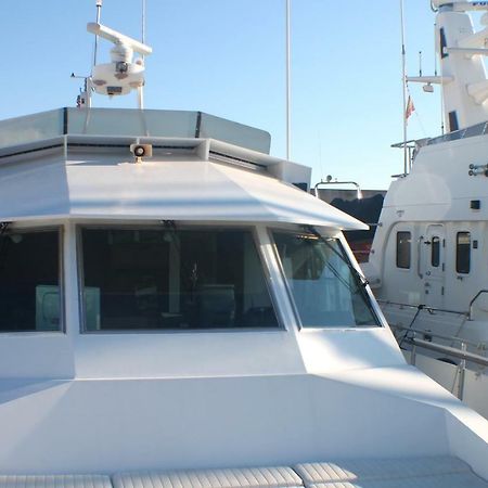 Your Own Private Yacht Hotel Sant Adria de Besos Ngoại thất bức ảnh