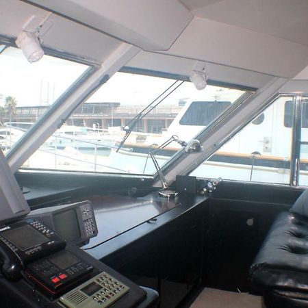 Your Own Private Yacht Hotel Sant Adria de Besos Ngoại thất bức ảnh