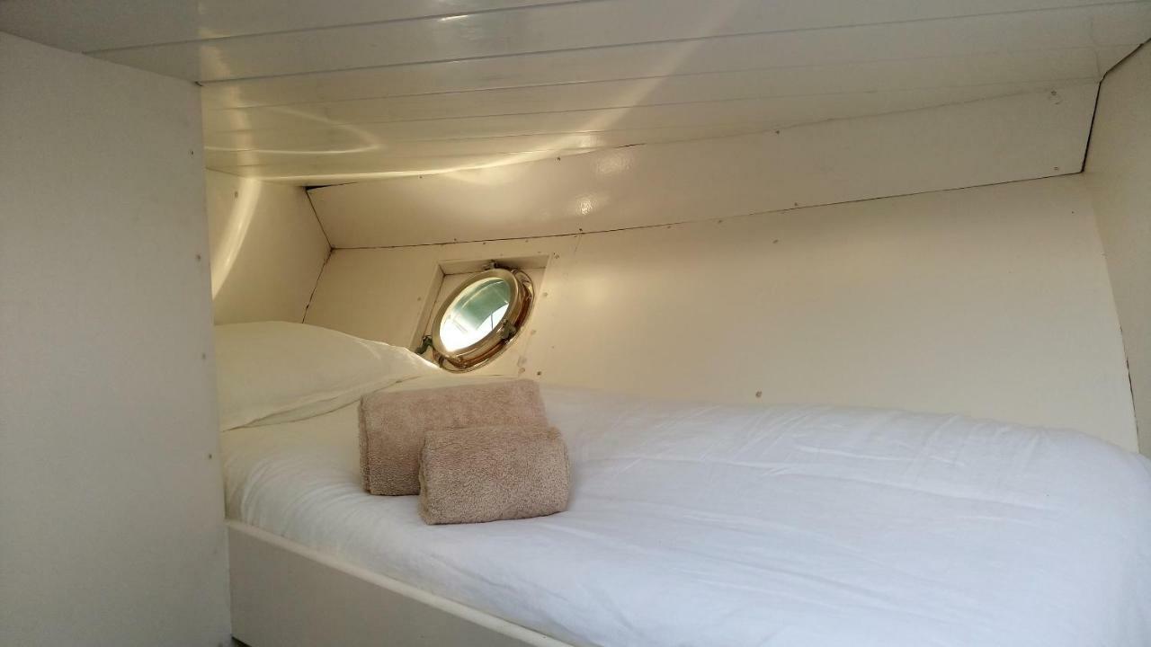 Your Own Private Yacht Hotel Sant Adria de Besos Ngoại thất bức ảnh