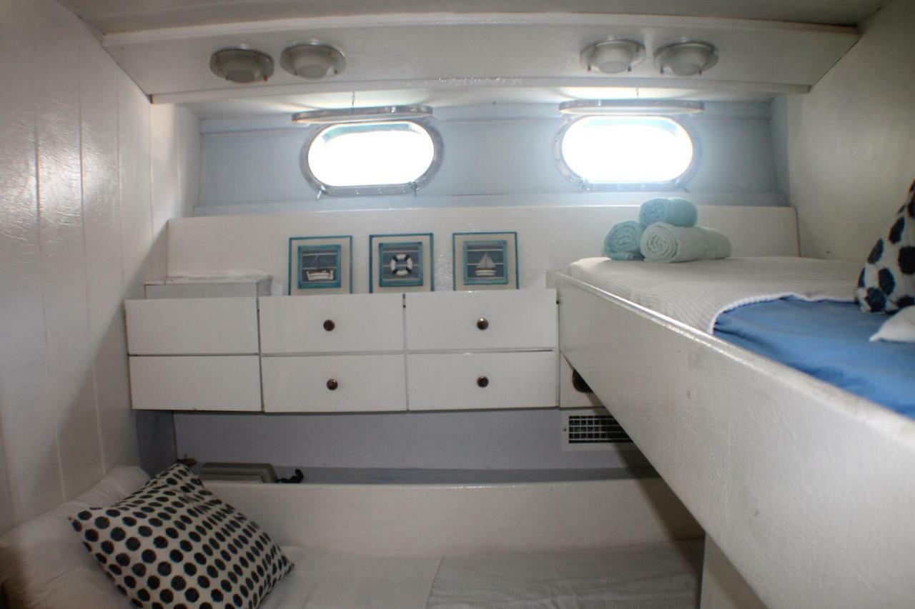 Your Own Private Yacht Hotel Sant Adria de Besos Ngoại thất bức ảnh