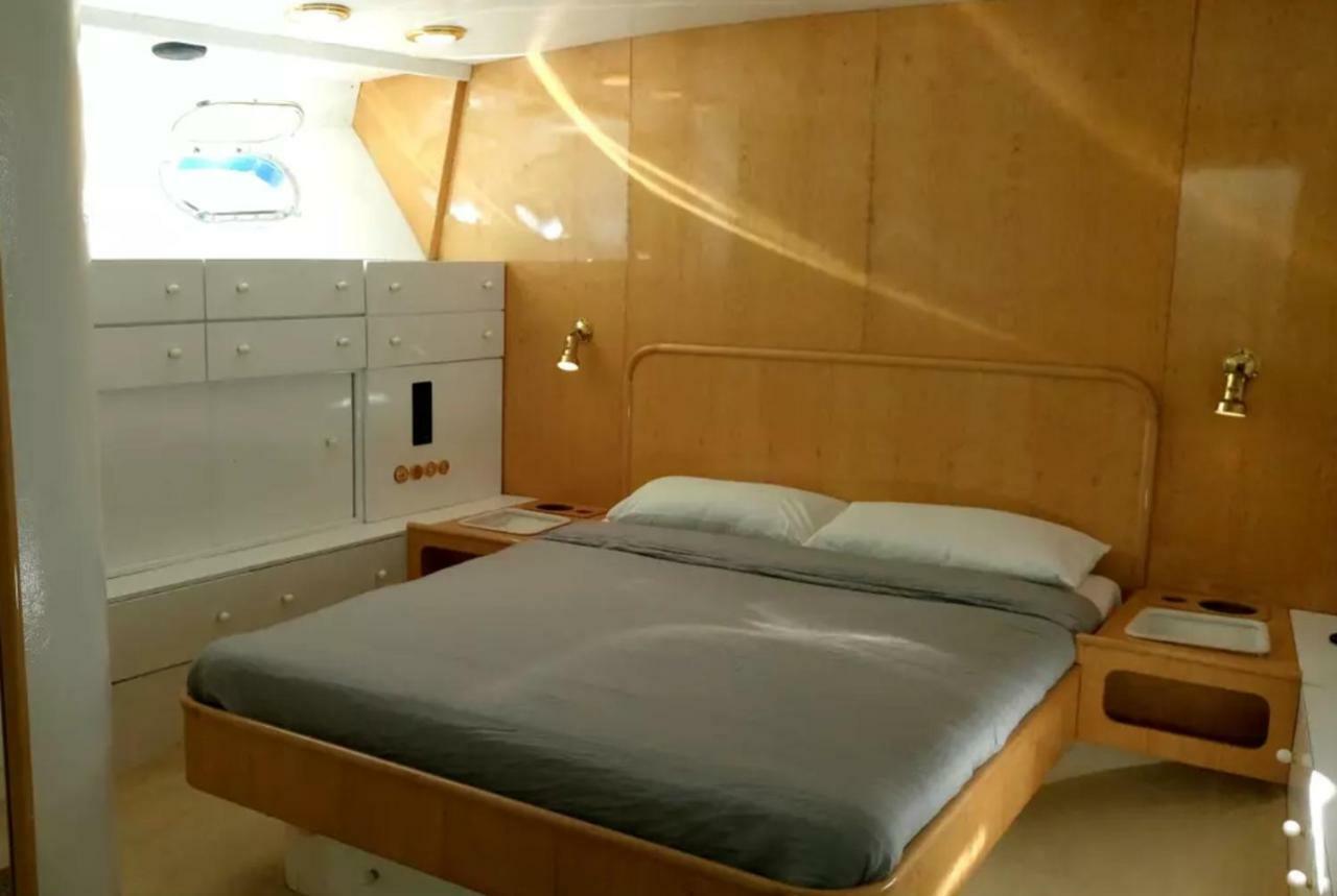 Your Own Private Yacht Hotel Sant Adria de Besos Ngoại thất bức ảnh