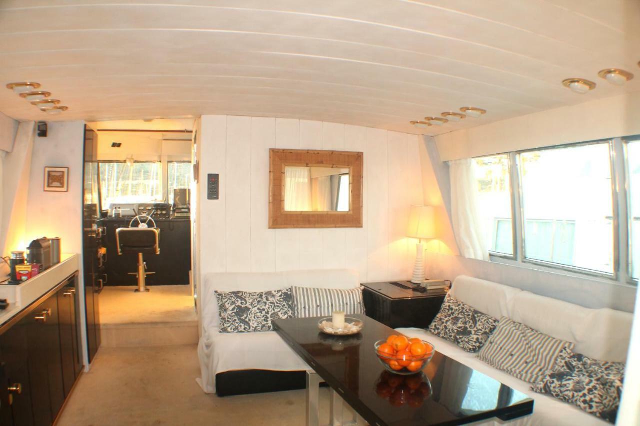 Your Own Private Yacht Hotel Sant Adria de Besos Ngoại thất bức ảnh