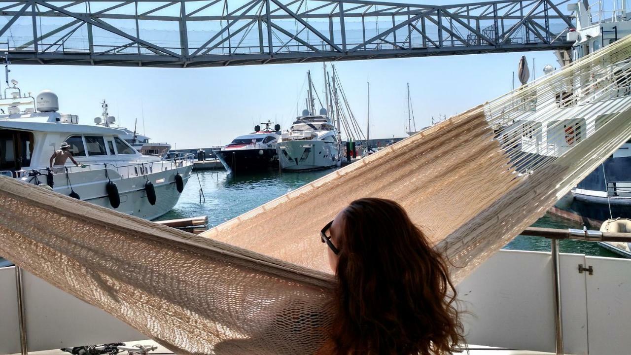 Your Own Private Yacht Hotel Sant Adria de Besos Ngoại thất bức ảnh