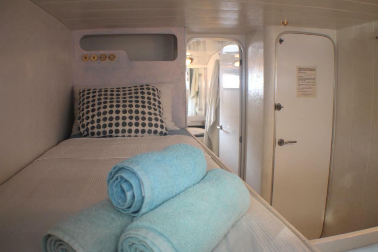 Your Own Private Yacht Hotel Sant Adria de Besos Ngoại thất bức ảnh