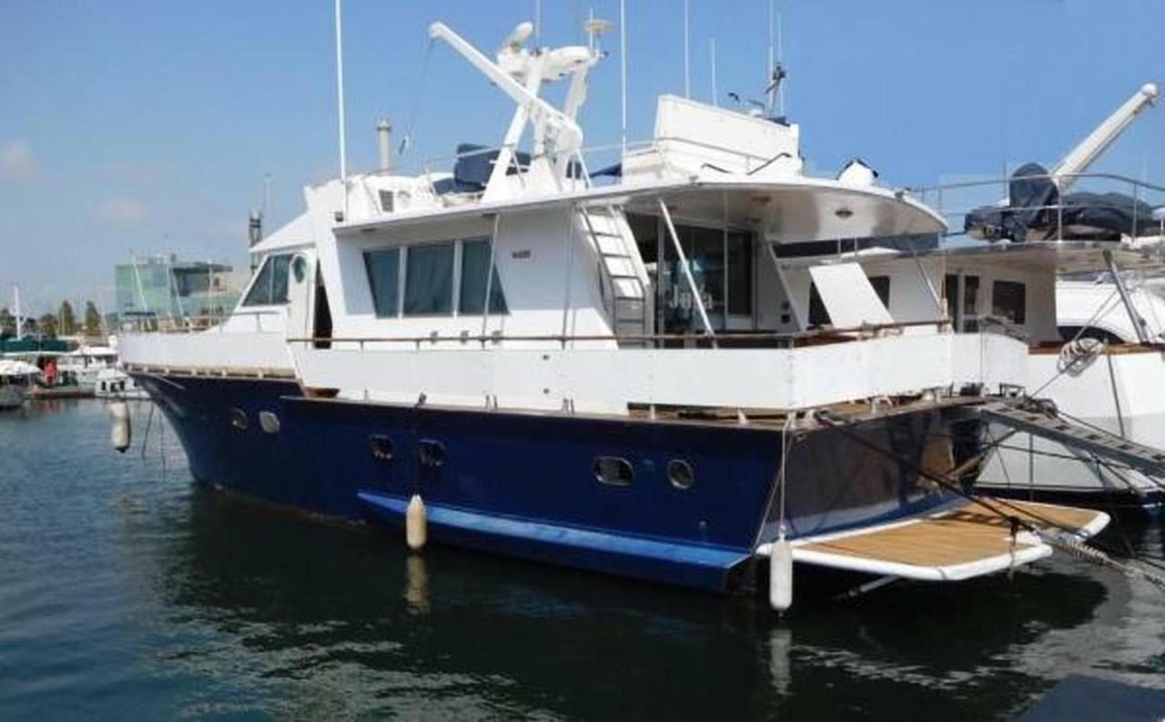 Your Own Private Yacht Hotel Sant Adria de Besos Ngoại thất bức ảnh