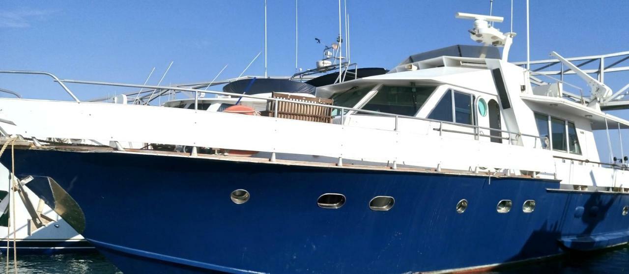 Your Own Private Yacht Hotel Sant Adria de Besos Ngoại thất bức ảnh