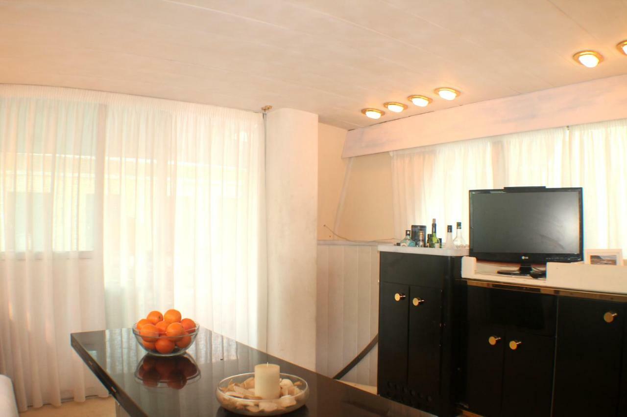 Your Own Private Yacht Hotel Sant Adria de Besos Ngoại thất bức ảnh